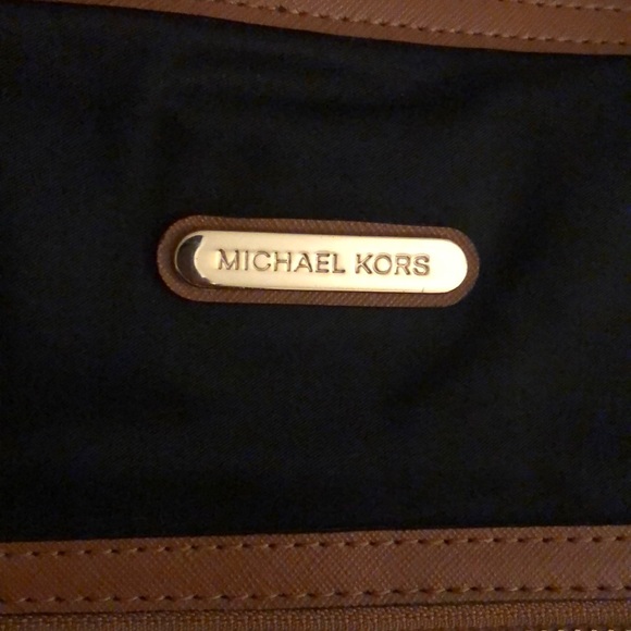 GOOD AS NEW Michael Kors Tote - Picture 5 of 8